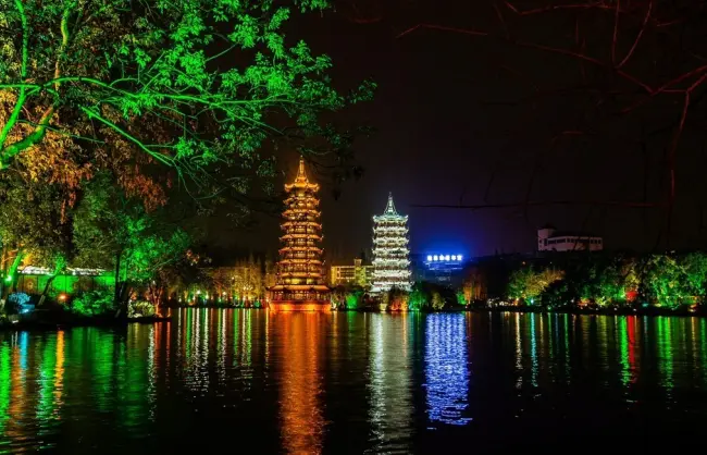 12 Days China Tour from Hong Kong with Yangtze River Cruise