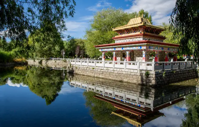 Tibet Lhasa Norbulingka Park